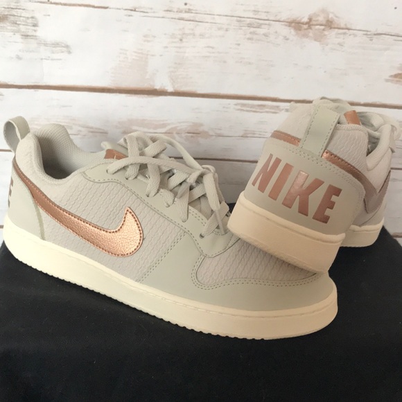 Nike Shoes - Nike Tennis Shoe